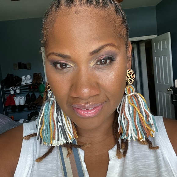 Meet your Posher, Stephanie - Picture 6 of 6